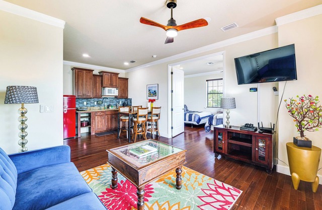 8 Mi to Disney: Pet-Friendly Apt w/Resort Perks