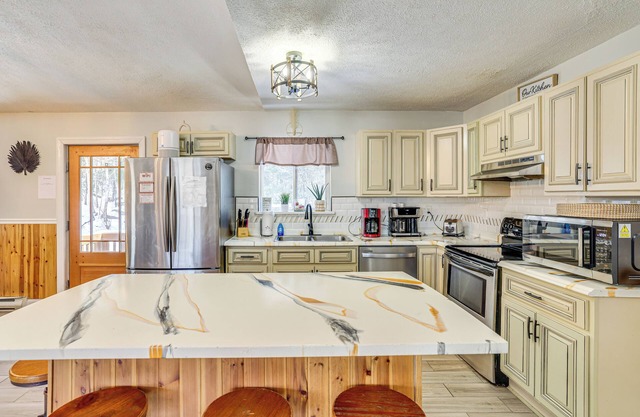 8 Mi to Lake Wallenpapack: Gem w/Deck & Game Room