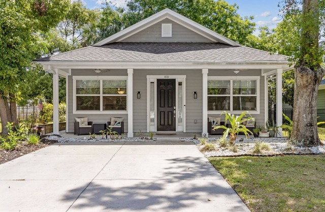 810 S 7th Street ~ 3 BD, 2 BA w Private Back Yard!