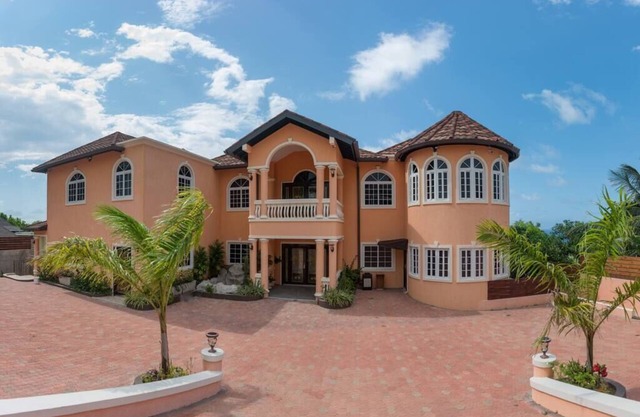 9 Bedroom Luxury Villa-Montego Bay Jamaica with Pool & Staff