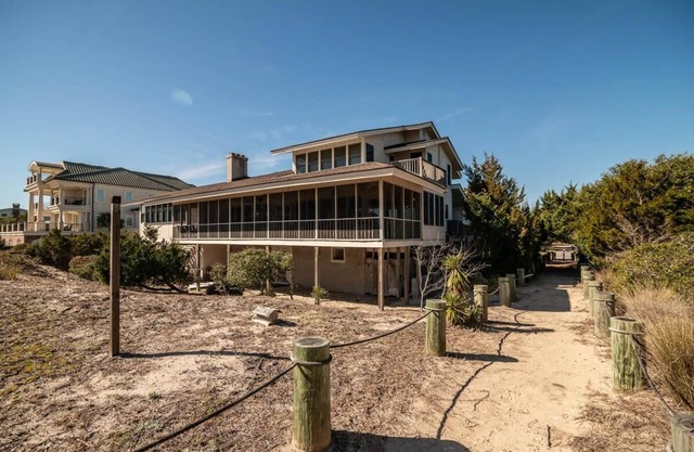 9 Bedroom Oceanfront Beach House in Debordieu