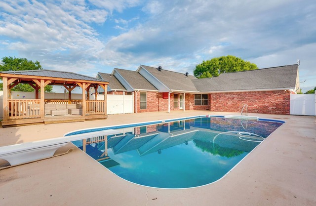 9 Mi to Lake Texoma: Calera Escape w/Gazebo!