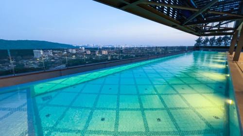 9 Mossaz skypool 5mins to 1U and Ikea atEmpire City by Light House