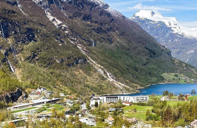 9 person holiday home in Geiranger