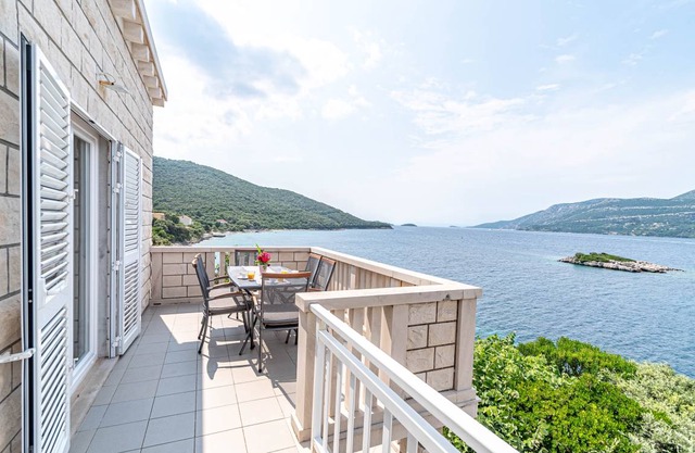 90 m² Apartment ∙ 3 bedrooms ∙ 6 guests