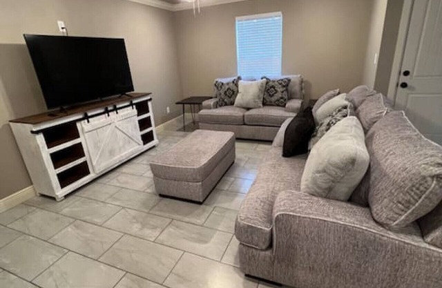 9020 3 Bed 2.5 Bath Duplex