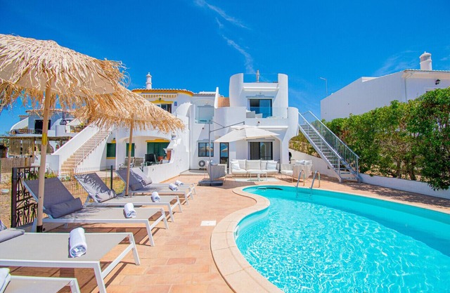 91A Casa Mel: Stylish 3-Bed Townhouse with Pool