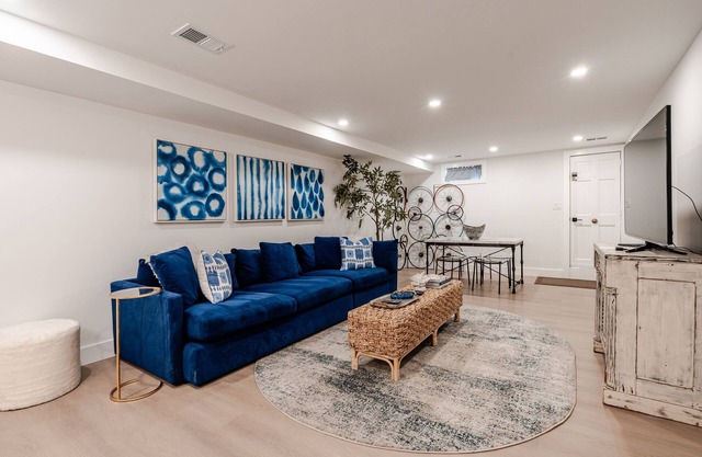 ☆990ft² ☆Heart of Georgetown☆99 Walk Score☆<1 min→Shops☆Smart TV☆