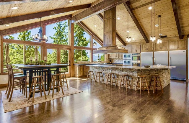 9BR Tahoe Villa, Hot Tub-Sauna-Gym-Game Room LX33