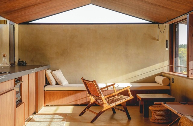 A 1LDK rental villa with a boatlike appearance overlooking the Isumi River/Isumi Chiba