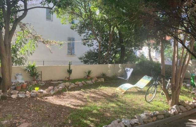A 200 Mètres à Pied des Plages Joli Studio Entier Rénové av Terrasse et Jardinet