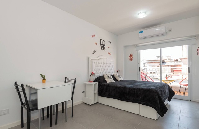 A bright studio with a balcony for 2 people in Buenos Aires!