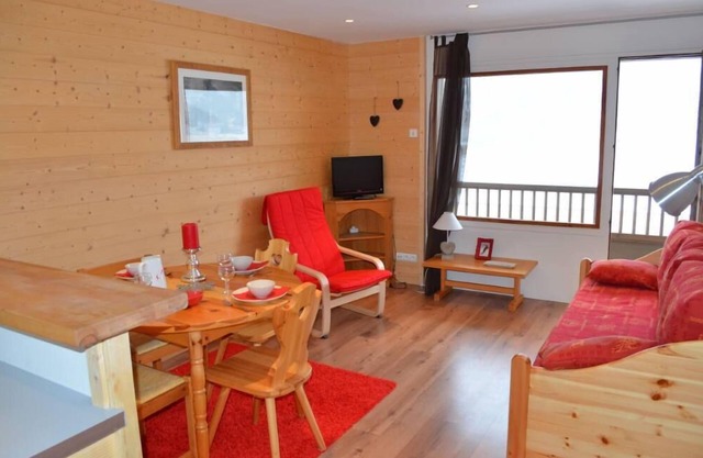 A charming and montain style appartement , 2 rooms for 6 persons Ski In & Out