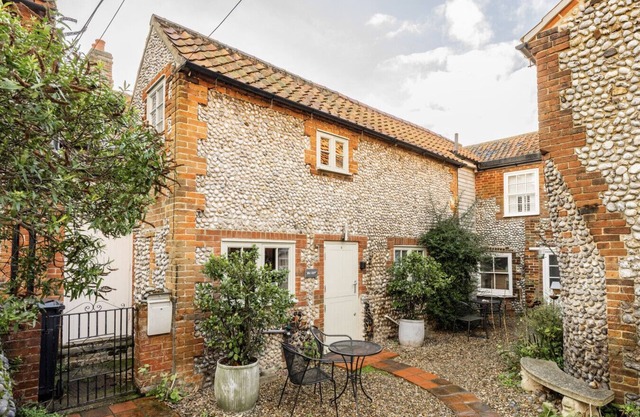 a charming hideaway in Blakeney village