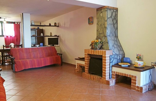 A comfortable terraced house just 70 m from the sandy beach of Ascea Marina