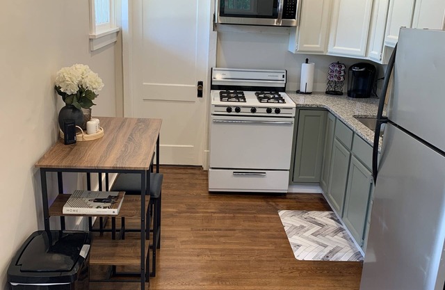 A Cozy home away from home 1 Bedroom Apartment