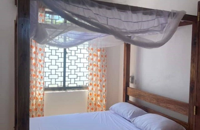 A Cozy, Safe, Budget Freindly Cottage Near the Beach