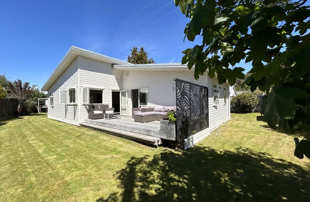 A Gem by the Beach . 4 bedroom , Abel Tasman