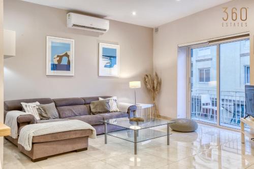 A lovely 3BR home just off the promenade w/balcony by 360 Estates