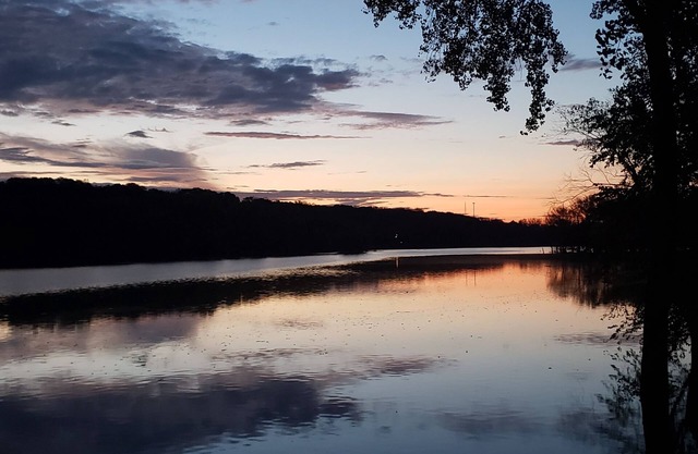 A MUST SEE! 2BR Lakefront Home w/Boats & More!