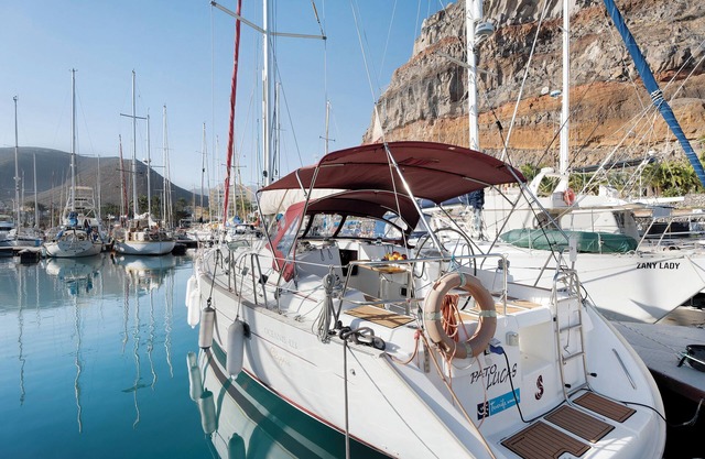 A New and Original Way to Travel - “Pato Lucas Sail Boat” with Wi-Fi