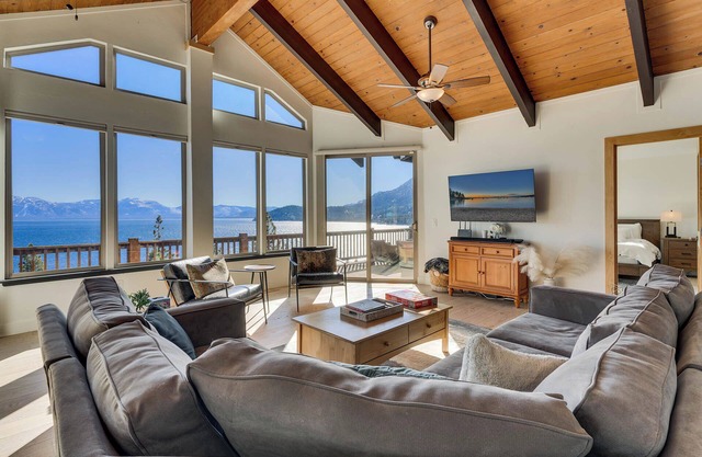 A Panoramic Lake Tahoe Retreat: 3-bedroom cabin with AC in fabulous Meeks Bay