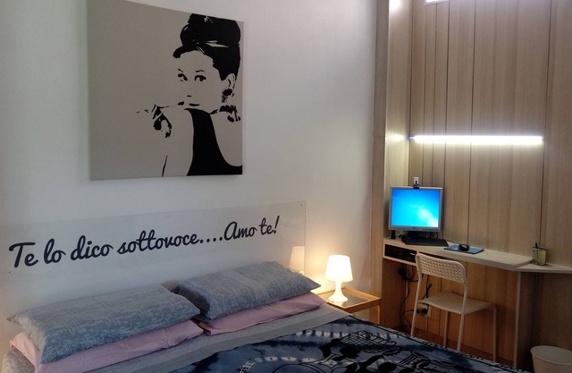 A romantic and complete 24-sqm studio apartment surrounded by greenery near the sea