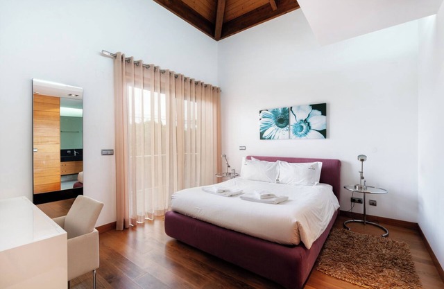 A spacious two-bedroom apartment in Vale do Lobo