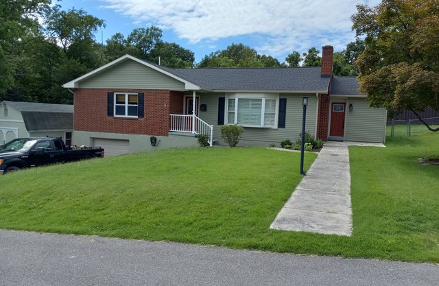 A Stylish 2+ Bedroom Rancher