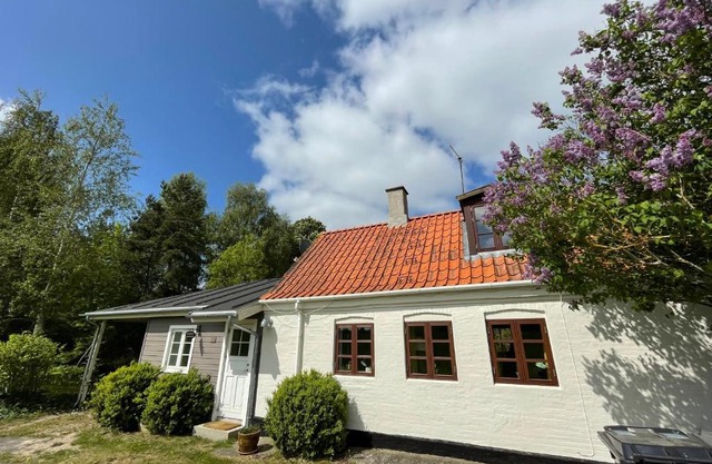 A true nature pearl in idyllic surroundings but close to the city