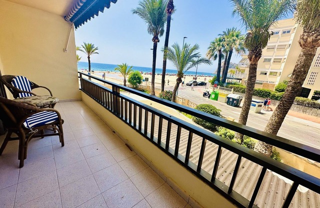 A1015 - First line of Poniente beach