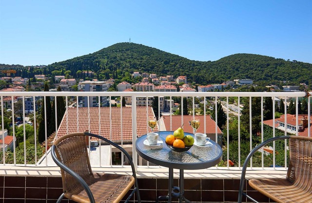A3 KABLAR'S SUNNY SUITES 1BR APT with balcony and sea view - Duplicate