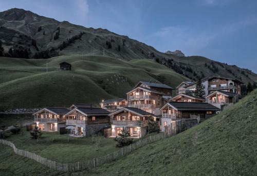 Aadla Walser-Chalets mit privater Sauna, Hotpot und Hotelservice