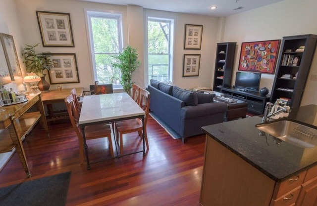 Above Maxwell Wine Bar - Super Central 2Bed 2Bath!
