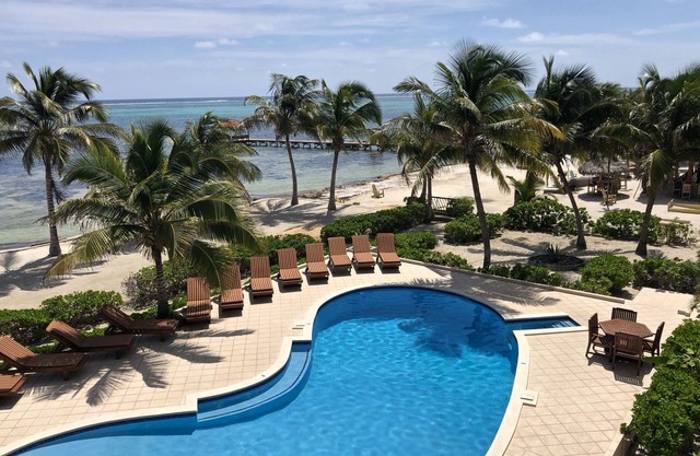 Absolute Beachfront - Gold Standard Approved Unit 8