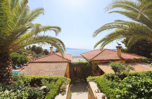 Absolute sea view apartment"Birds"in Luxury Villa Stratos Skiathos best location
