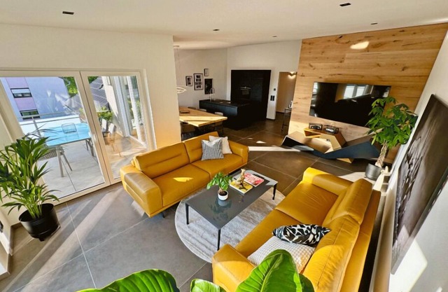 Abstatt Deluxe Loft with spa bath, designer kitchen, balcony, elevator & private parking space