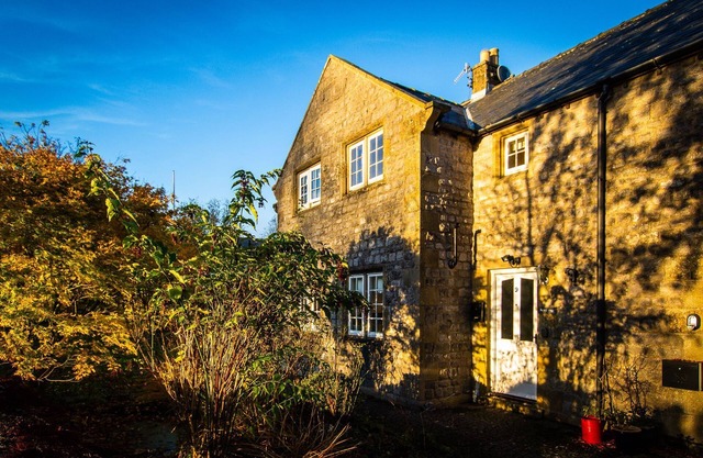 Acer Cottage - a cottage that sleeps 4 guests in 2 bedrooms