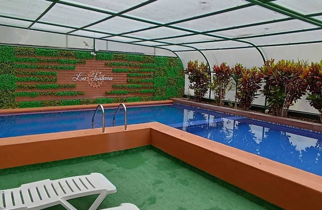 Acogedora suite La Carolina sobre la Republica del Salvador, con piscina.