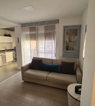 Acogedora y moderna casa en pueblo