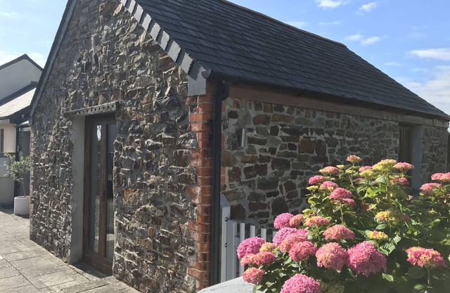 Acorn Barn Sleeps 4 (2 Bedrooms)
