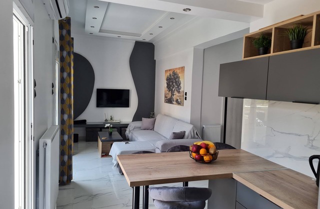 Acropolis Lux 2 Bedroom Apt,CBD, H/TUB, fast Wifi-1min from Museum&Metro station
