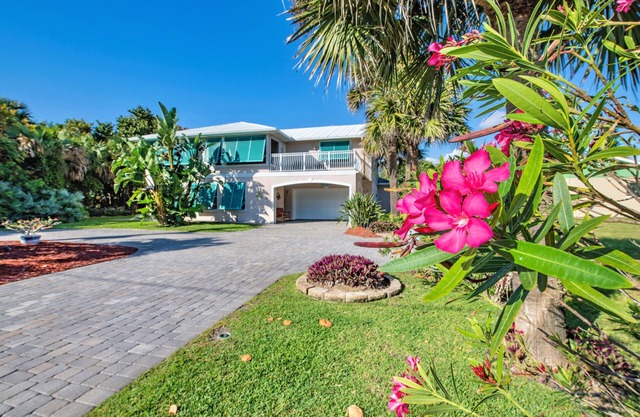 Across the Street From Pristine Beach: No Cleaning Fee, 90 day minimum