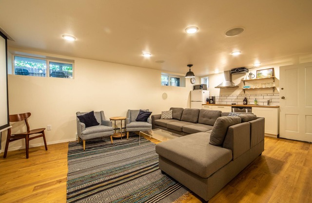 Across the street from U of M- Modern Apartment- Parking included!