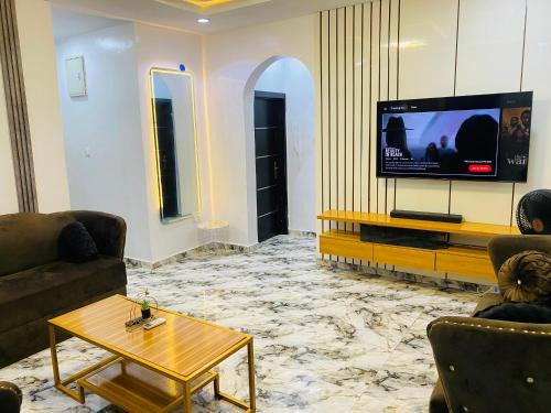 Admirable 2-bed-Apt With 24hrs Power & Starlink SuperFast Speed WiFi