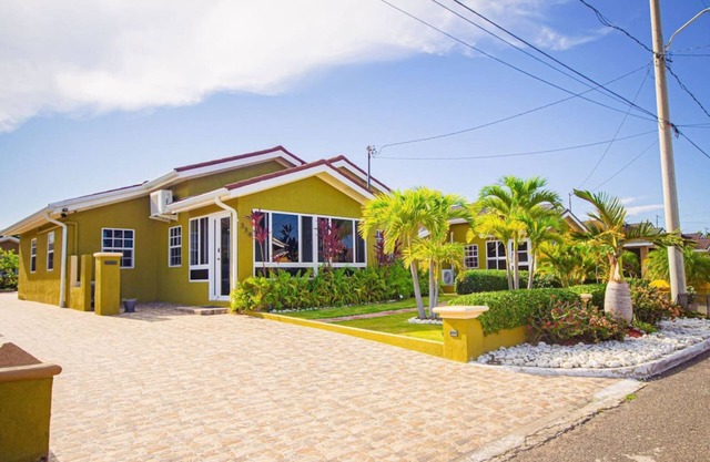 Adorable Beach House in Drax Hall~Gated~Pool~Gym
