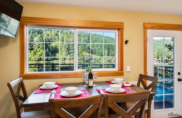 Adorable Cottage On The Lake - Boat Access Only, Private Dock, Fire pit, Gas Grill