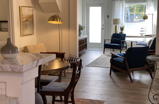 Adorable cottage with modern style , we welcome you to your temporary home!