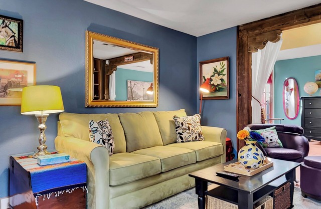 Adorable Studio! Walk to Downtown Chandler!