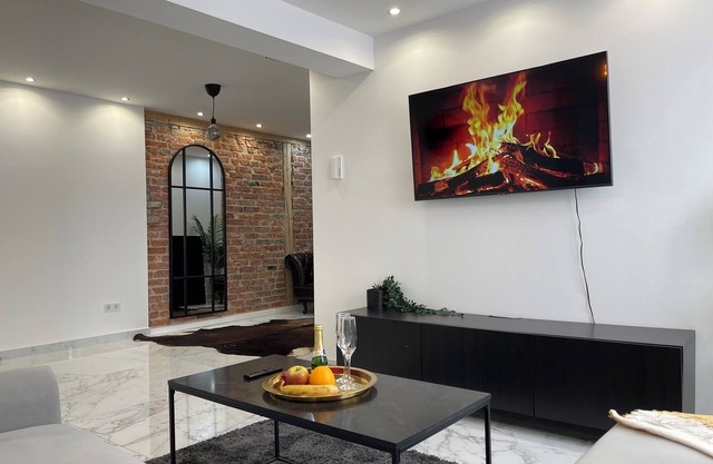 ADVENTURE luxury apartment located 1,6 km from Buderus Arena, (Central Old Town)